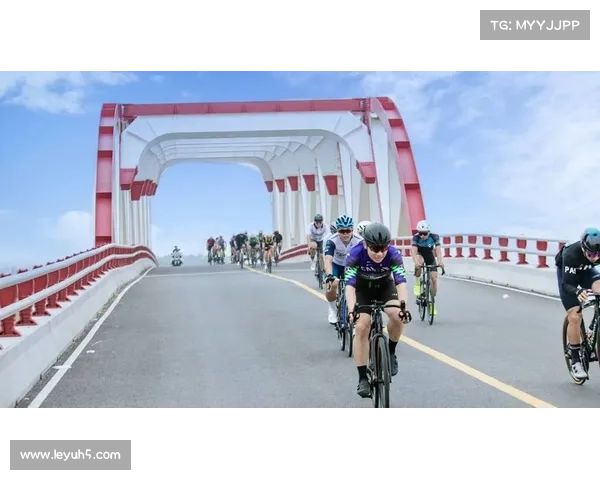 海洋杯女子公路大众组精彩颁奖瞬间展现赛场风采与运动员拼搏精神 海洋杯女子公路大众组精彩颁奖瞬间展现赛场风采与运动员拼搏精神