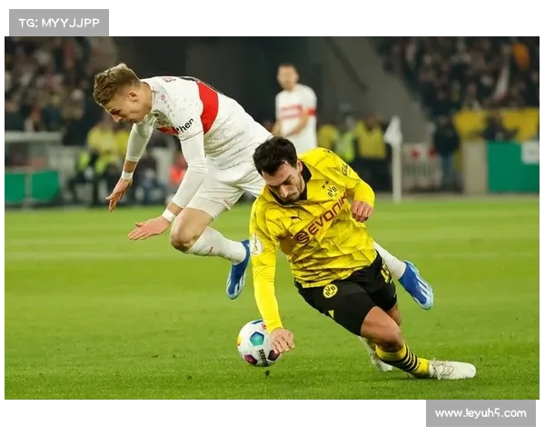 多特蒙德3-3遭斯图加特绝平,昂达夫戴帽救主 多特蒙德3-3遭斯图加特绝平,昂达夫戴帽救主